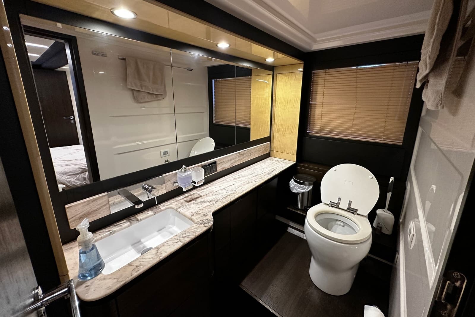 2018 Azimut Flybridge - Photo 28