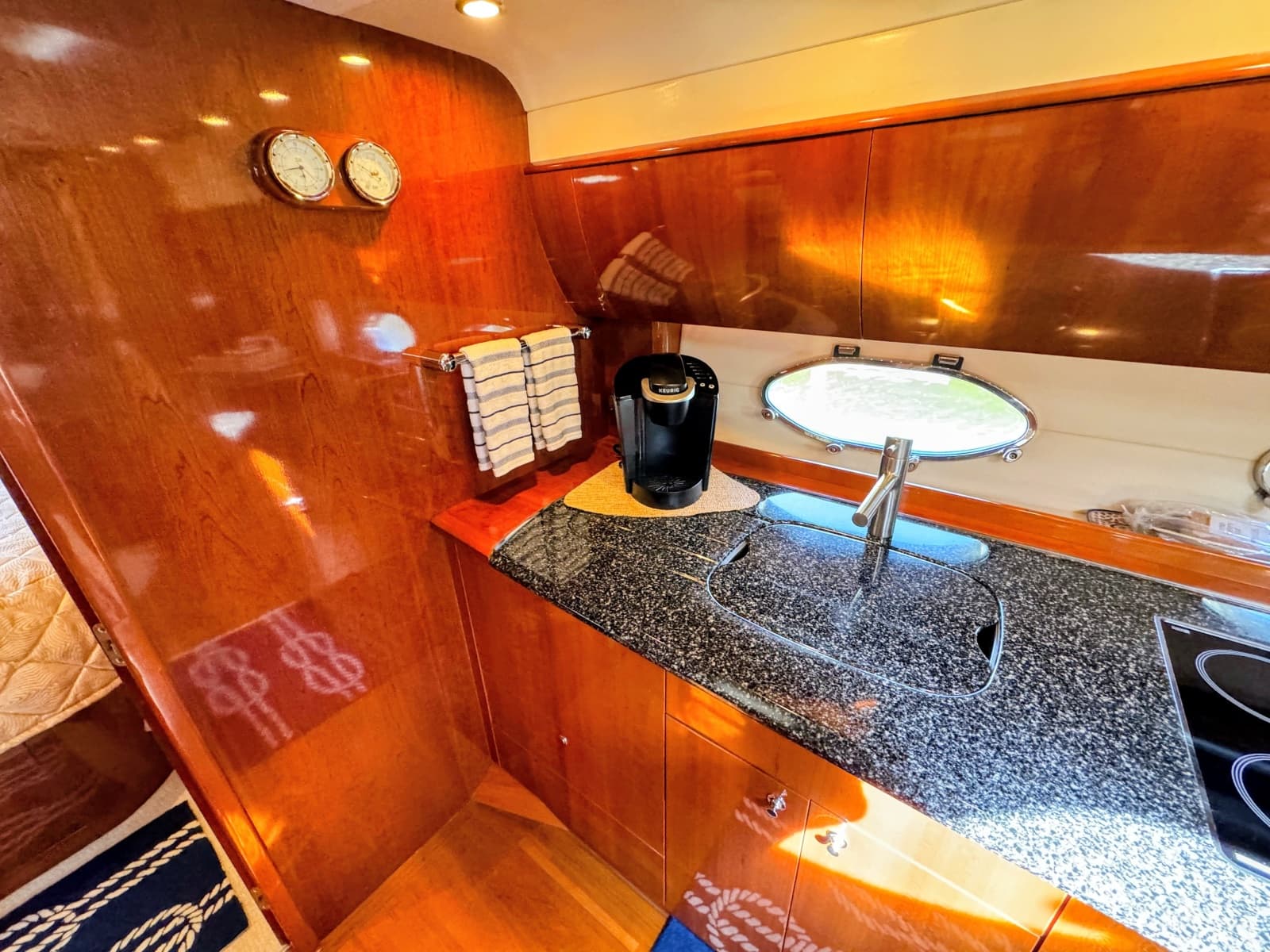 2004 Viking Princess V58 - Photo 34