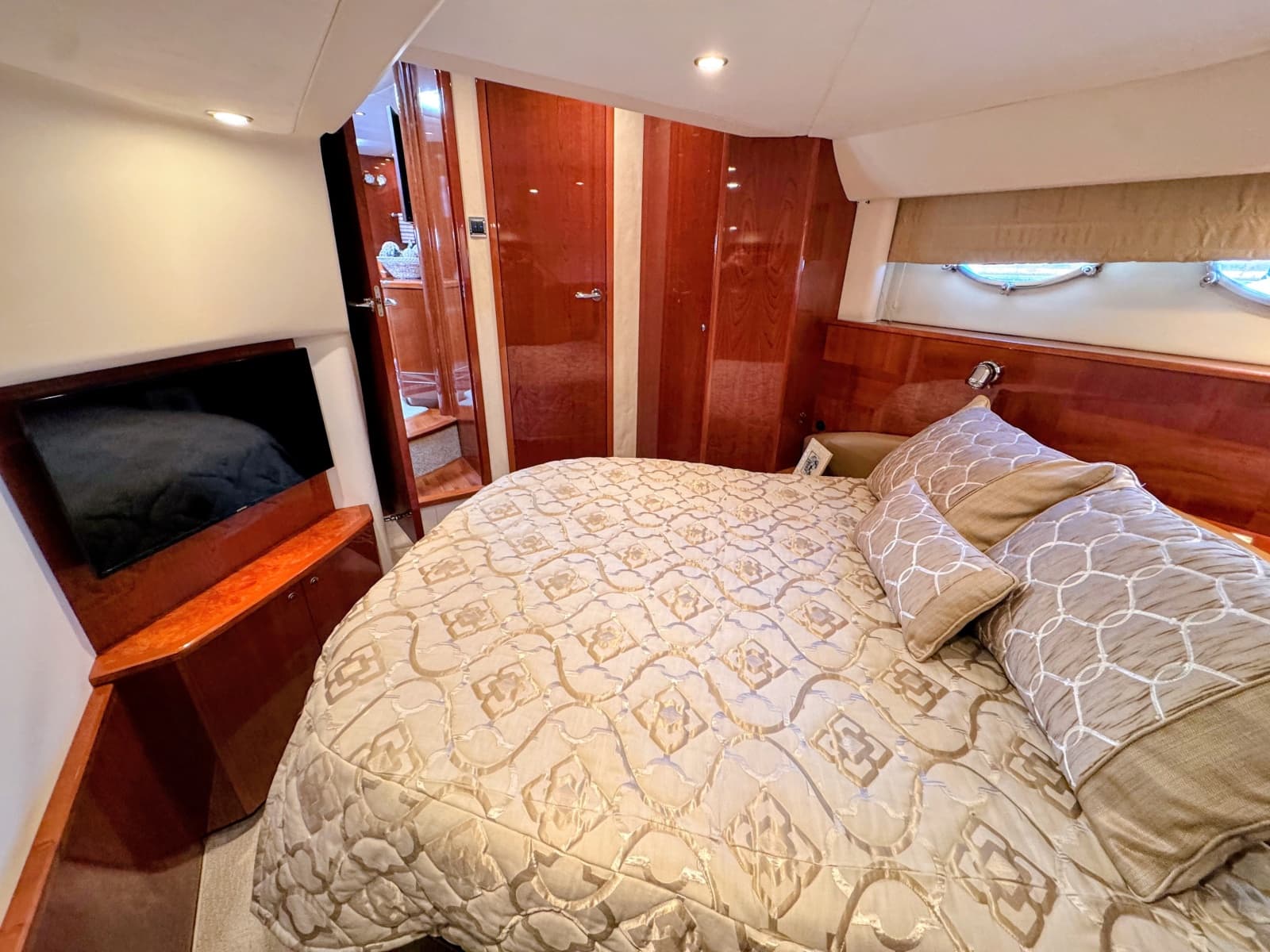 2004 Viking Princess V58 - Photo 46