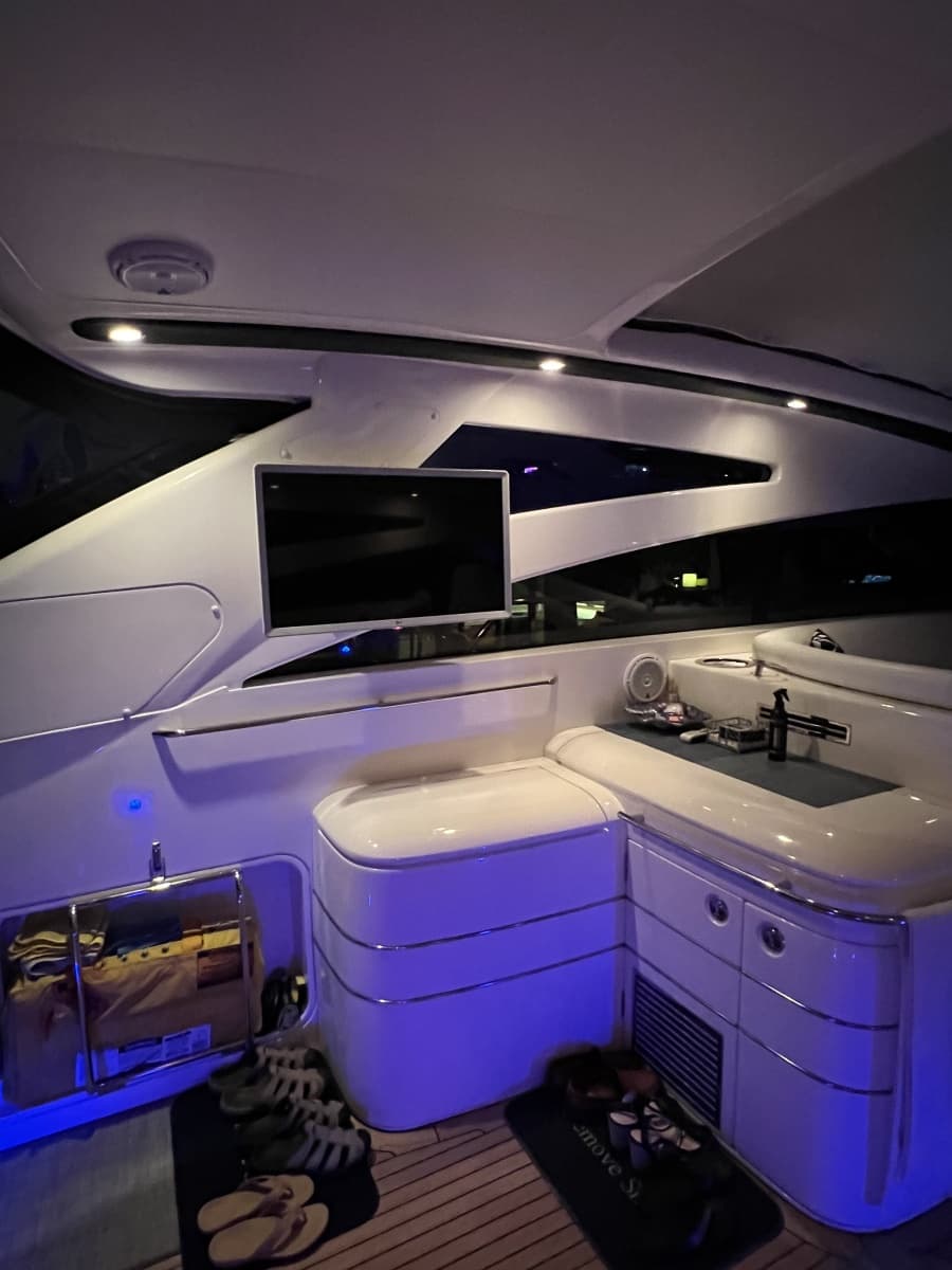 2004 Viking Princess V58 - Photo 18