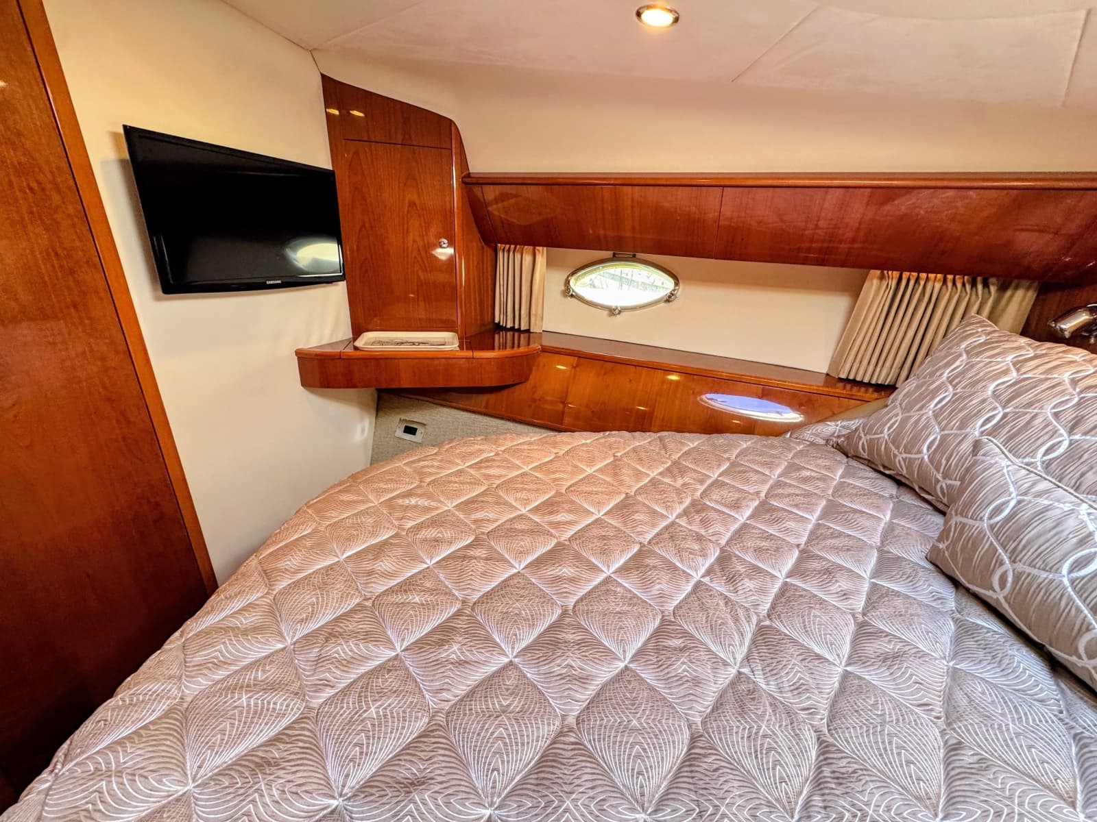 2004 Viking Princess V58 - Photo 39