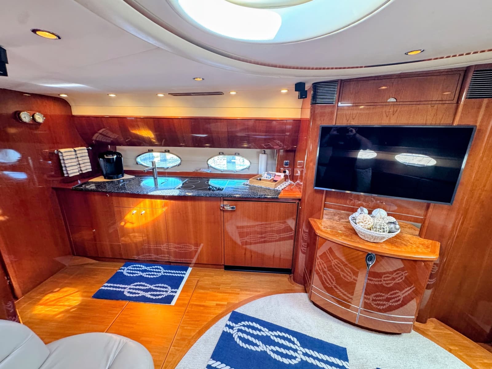 2004 Viking Princess V58 - Photo 31