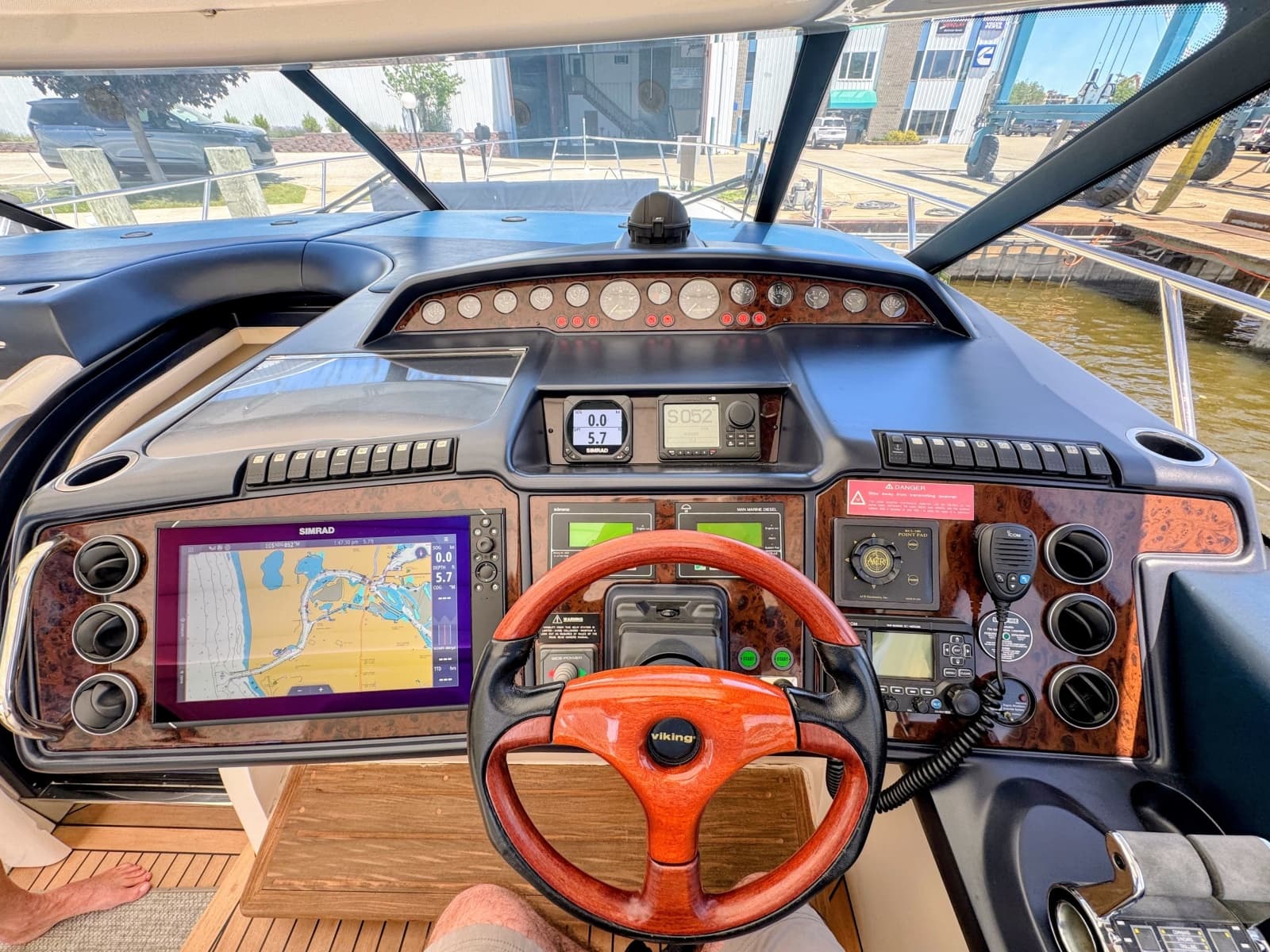 2004 Viking Princess V58 - Photo 13