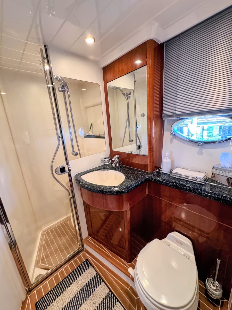 2004 Viking Princess V58 - Photo 47