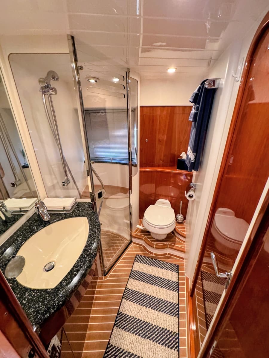 2004 Viking Princess V58 - Photo 60