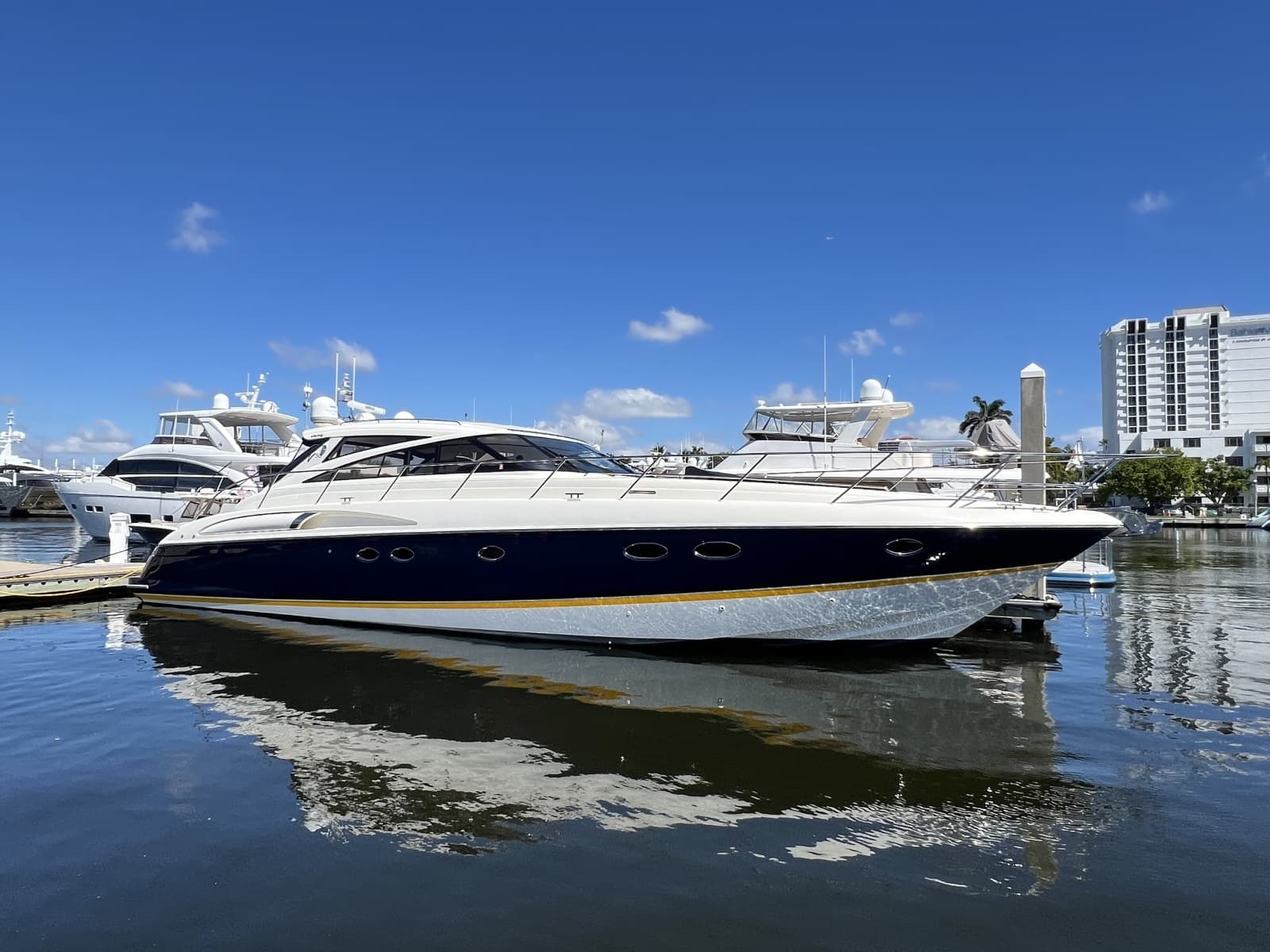 2004 Viking Princess V58 - Photo 3