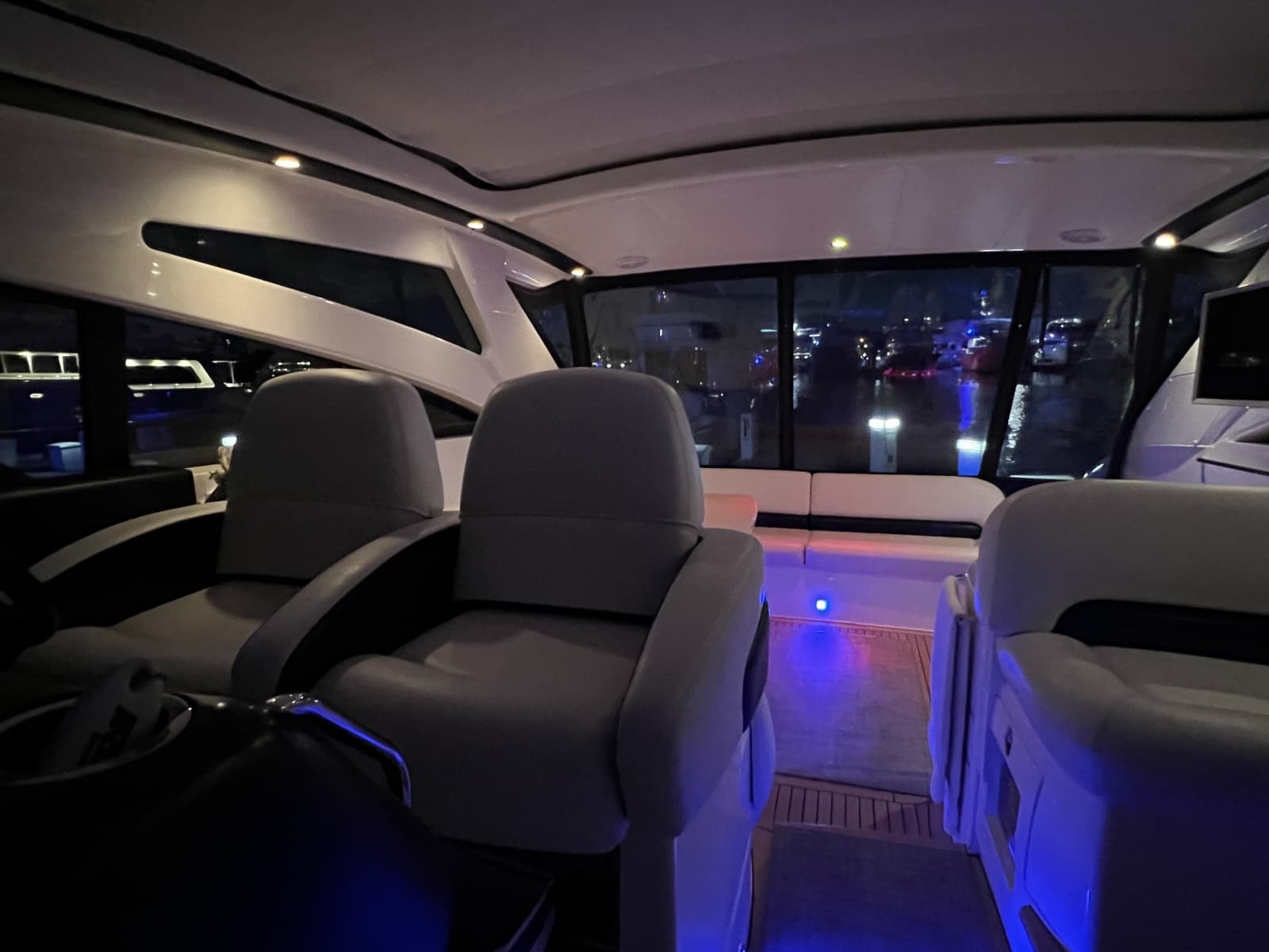 2004 Viking Princess V58 - Photo 15