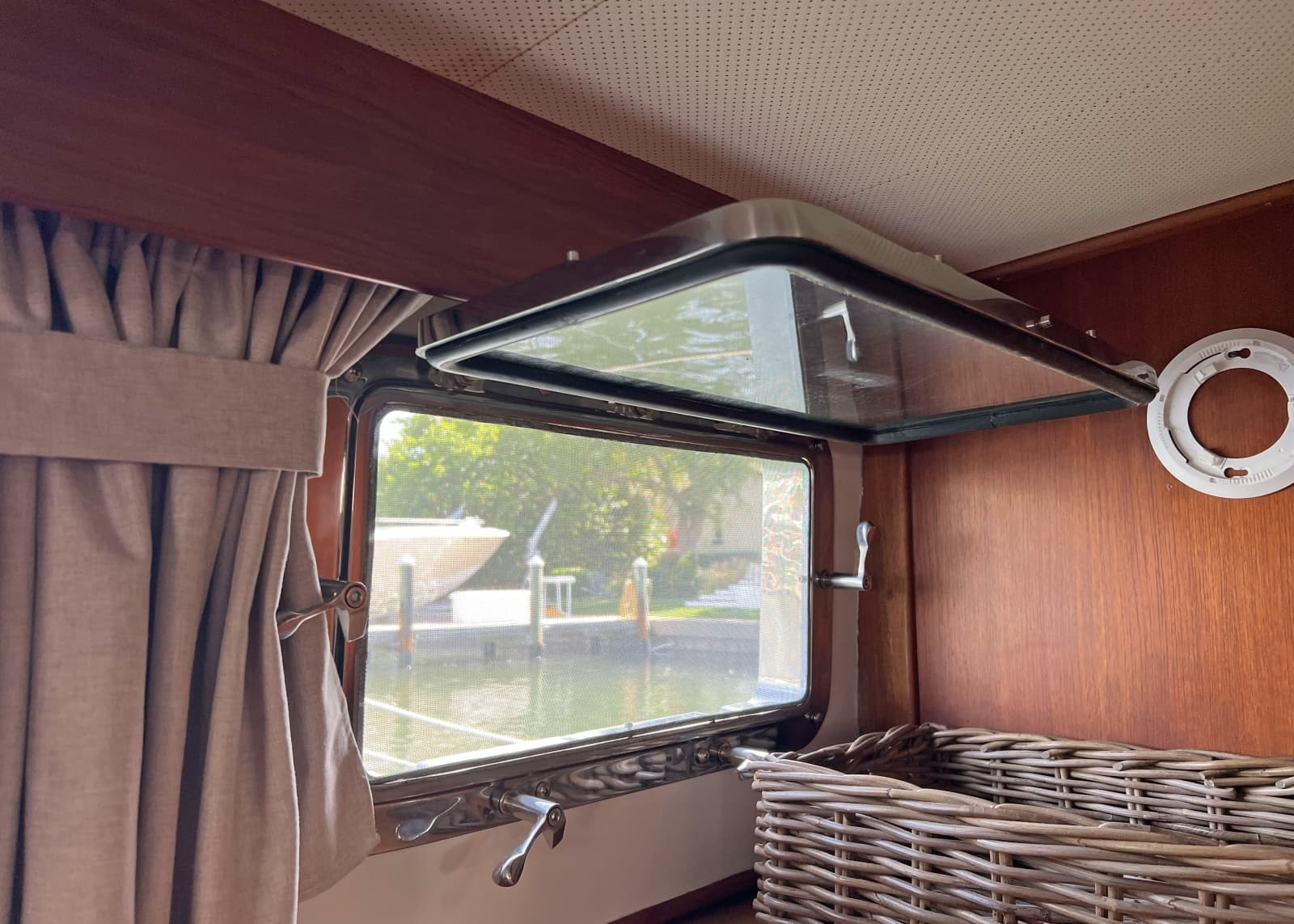 1991 Grand Banks Motoryacht - Photo 23