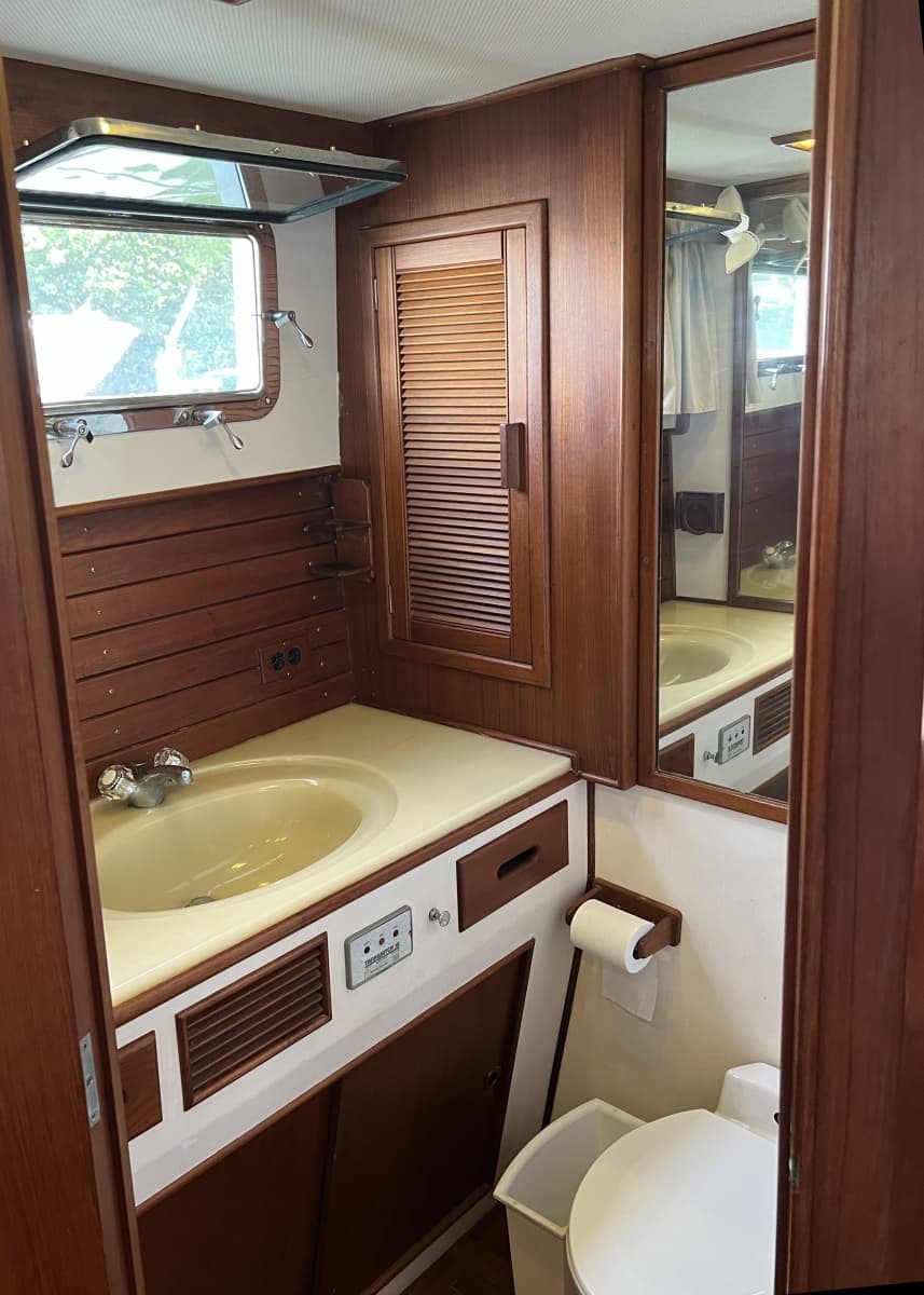1991 Grand Banks Motoryacht - Photo 24