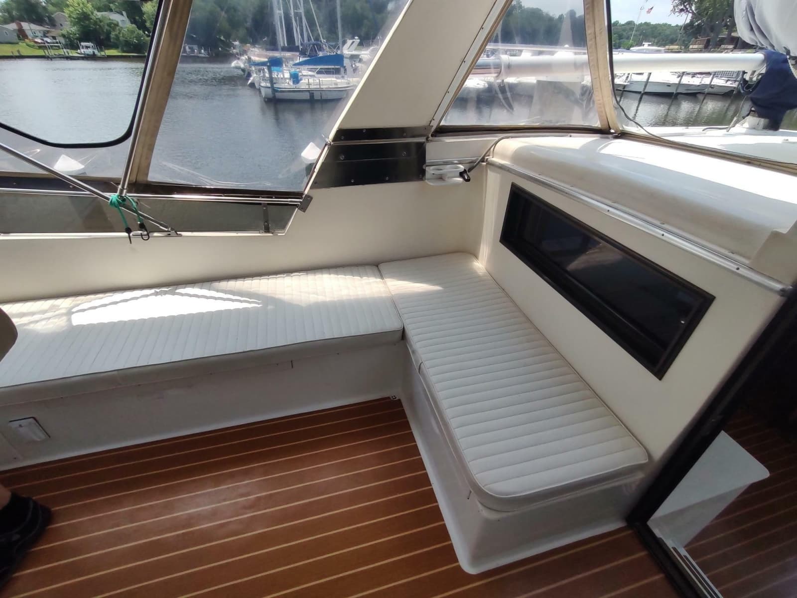 1989 Hyatt Double Cabin Motoryacht - Photo 23