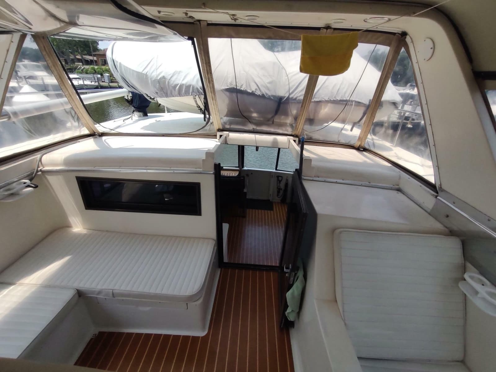 1989 Hyatt Double Cabin Motoryacht - Photo 24
