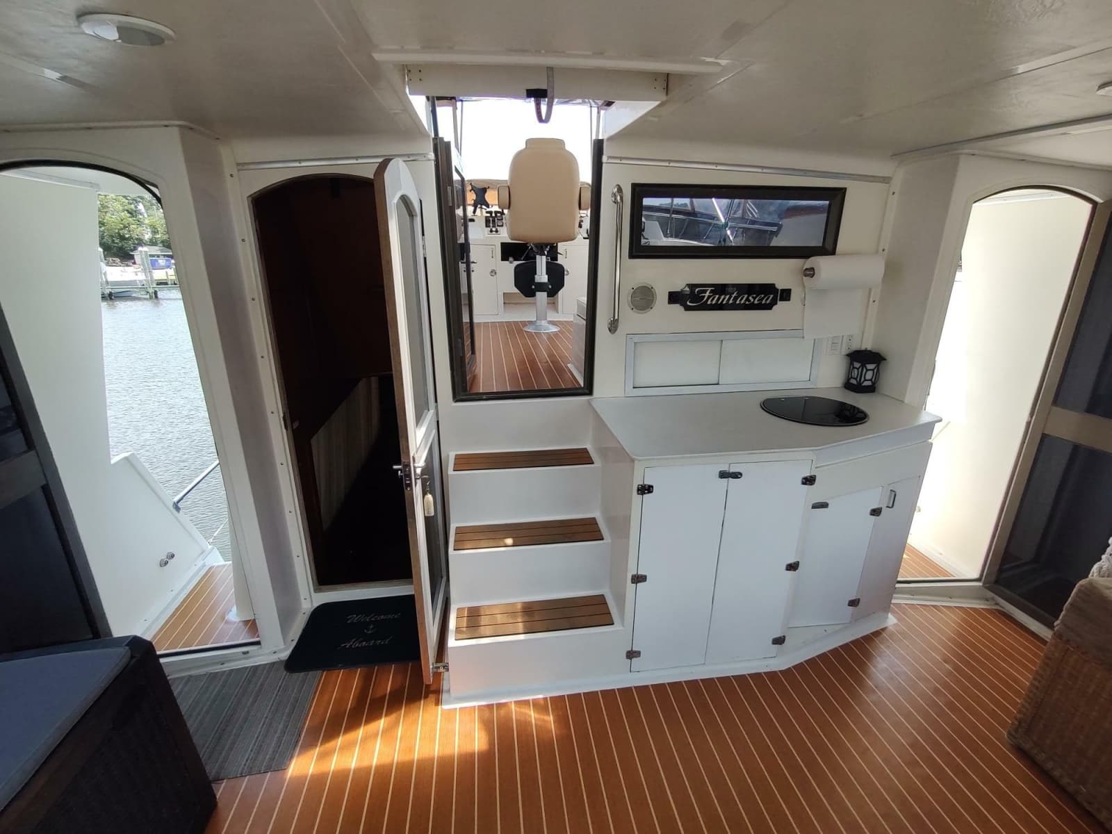 1989 Hyatt Double Cabin Motoryacht - Photo 12