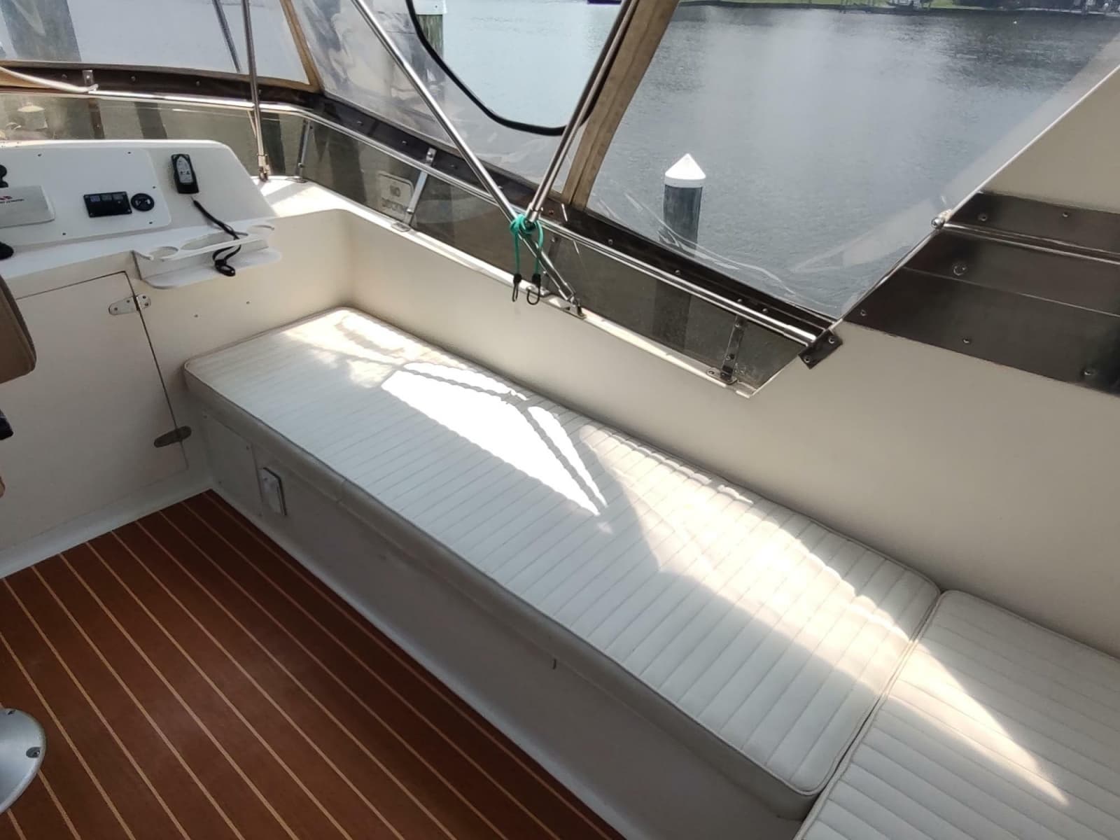 1989 Hyatt Double Cabin Motoryacht - Photo 25