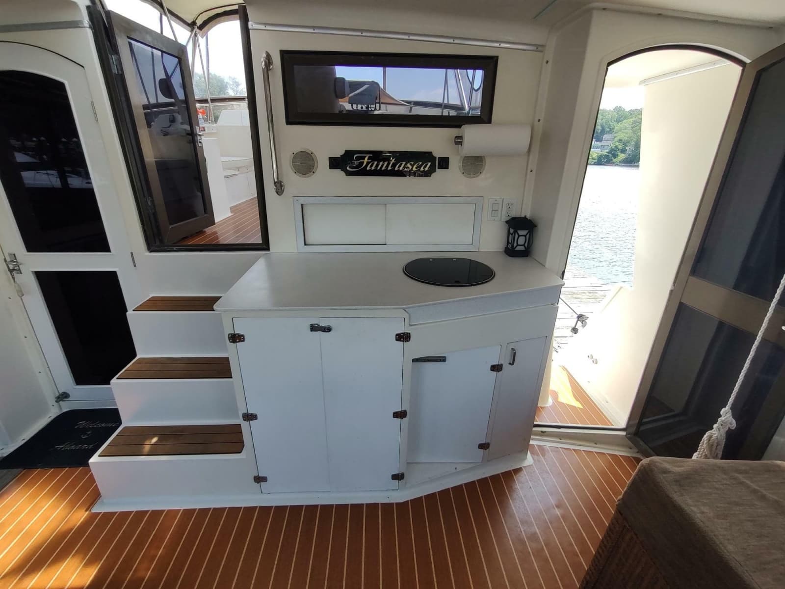 1989 Hyatt Double Cabin Motoryacht - Photo 11