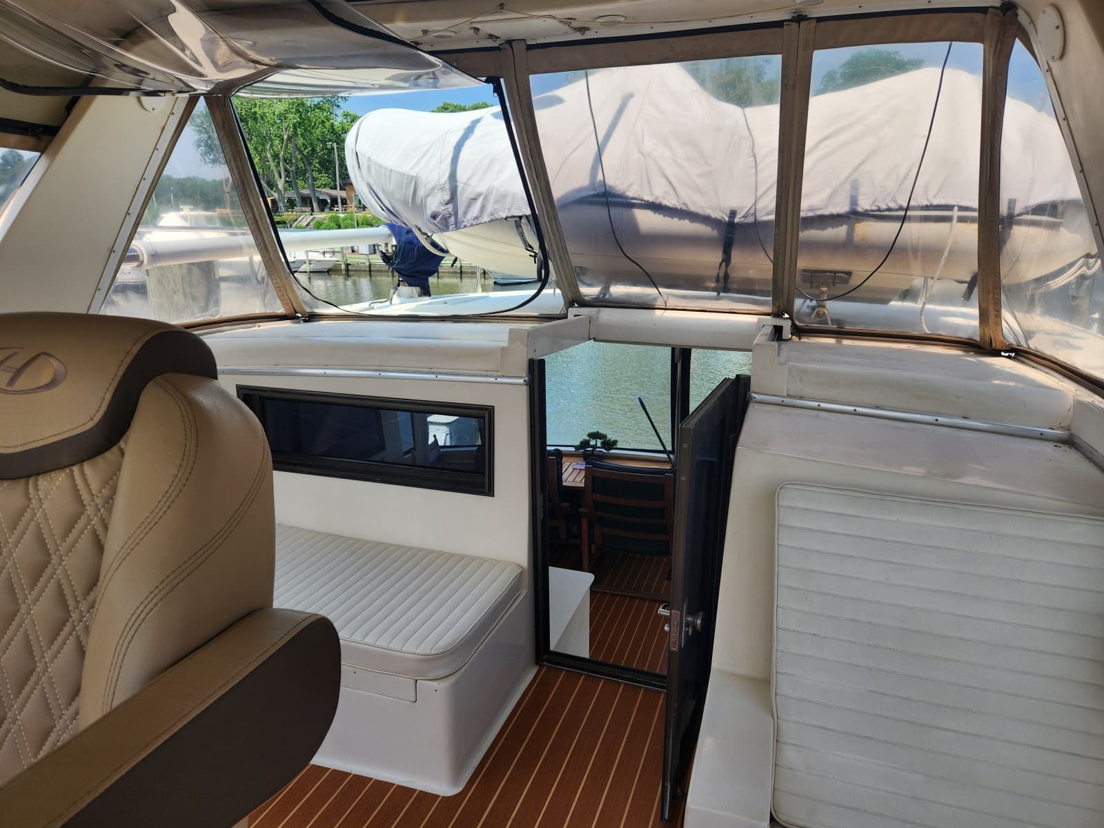 1989 Hyatt Double Cabin Motoryacht - Photo 26