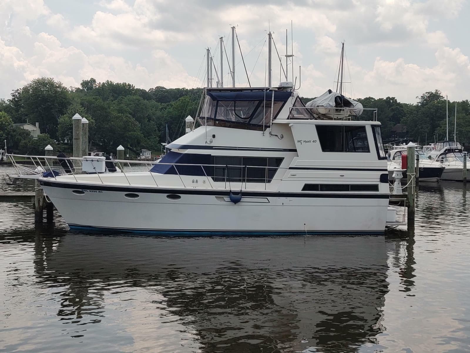 1989 Hyatt Double Cabin Motoryacht - Photo 1