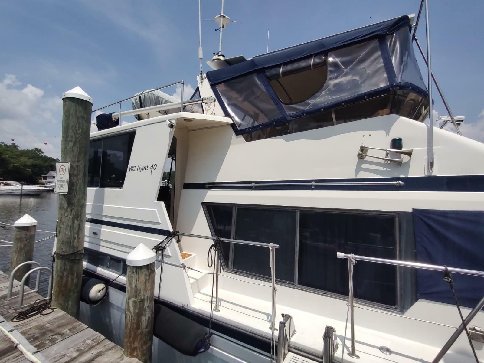 1989 Hyatt Double Cabin Motoryacht - Photo 3