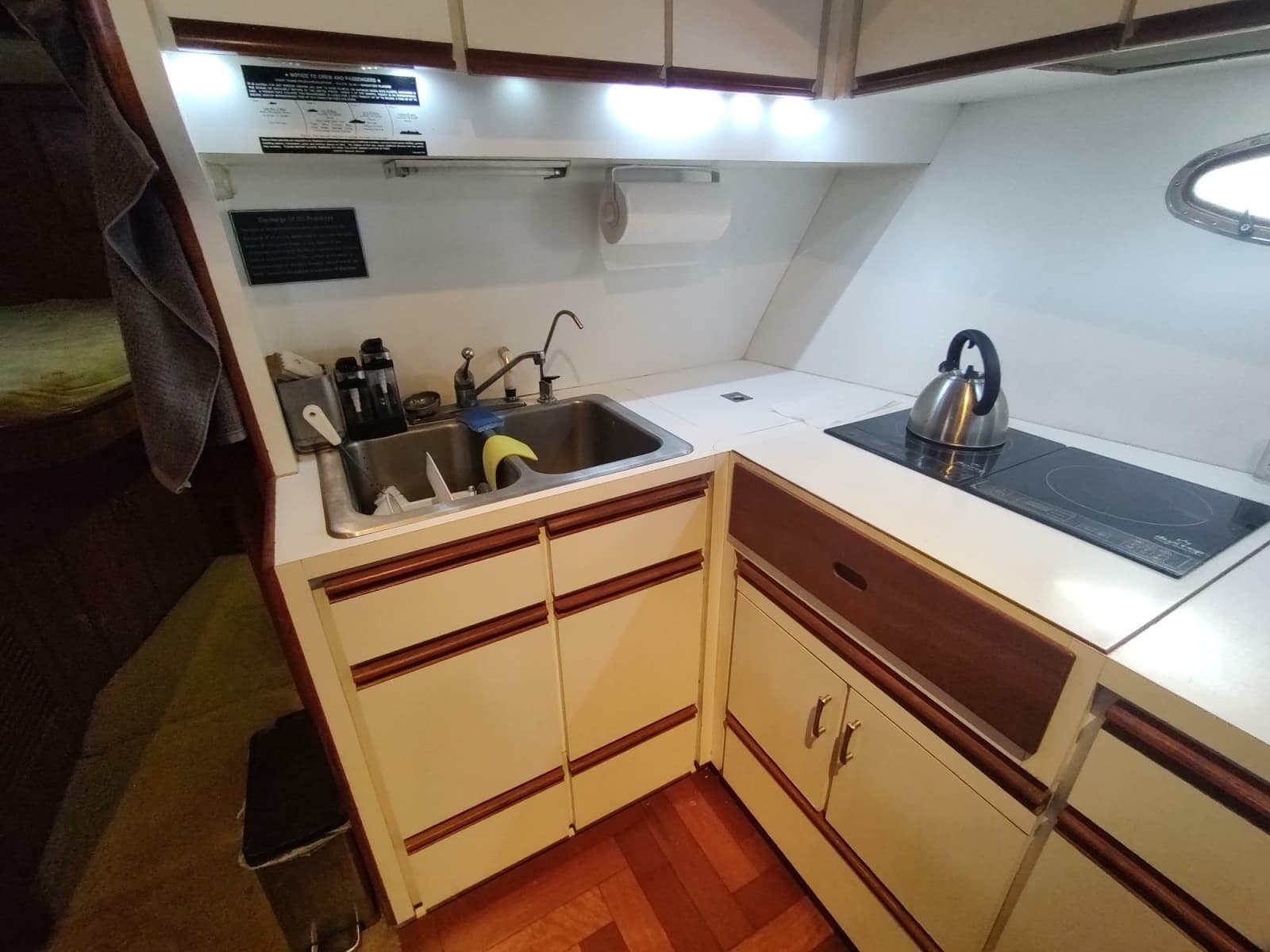 1989 Hyatt Double Cabin Motoryacht - Photo 46