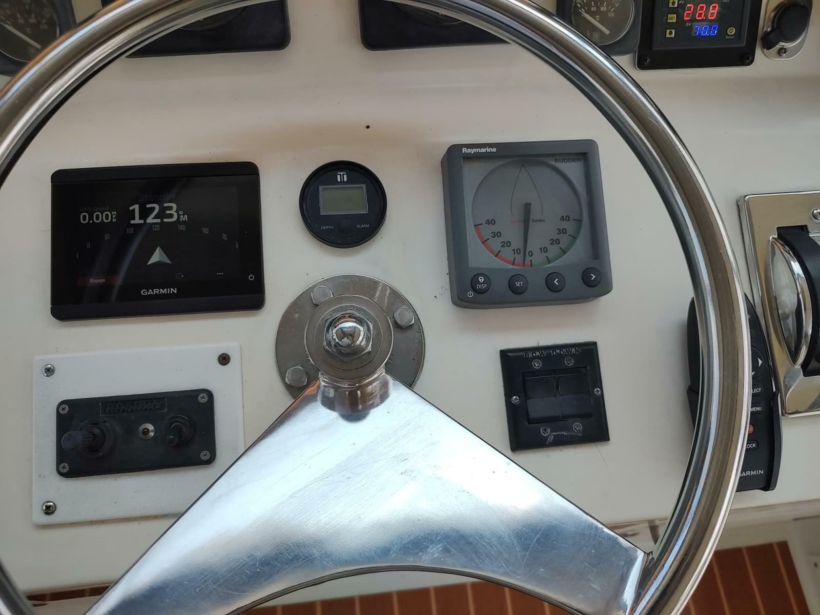 1989 Hyatt Double Cabin Motoryacht - Photo 20