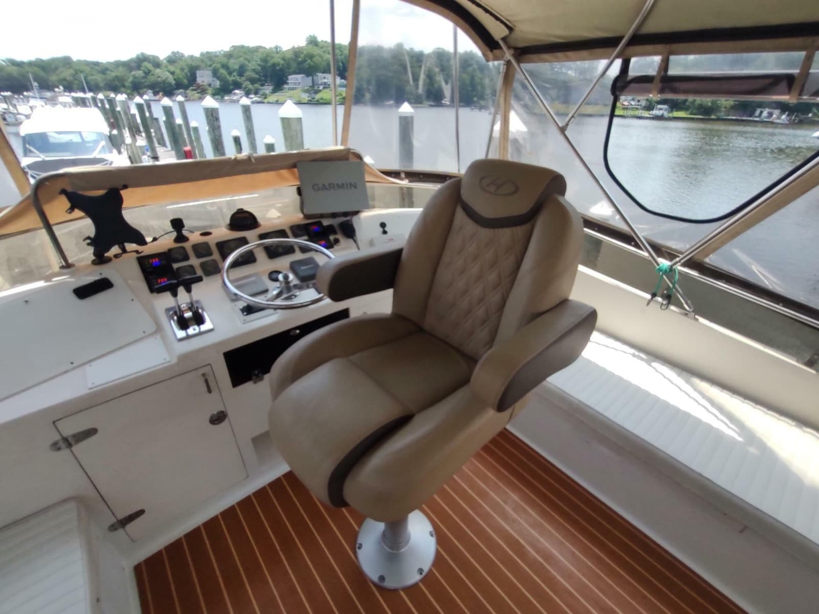 1989 Hyatt Double Cabin Motoryacht - Photo 21