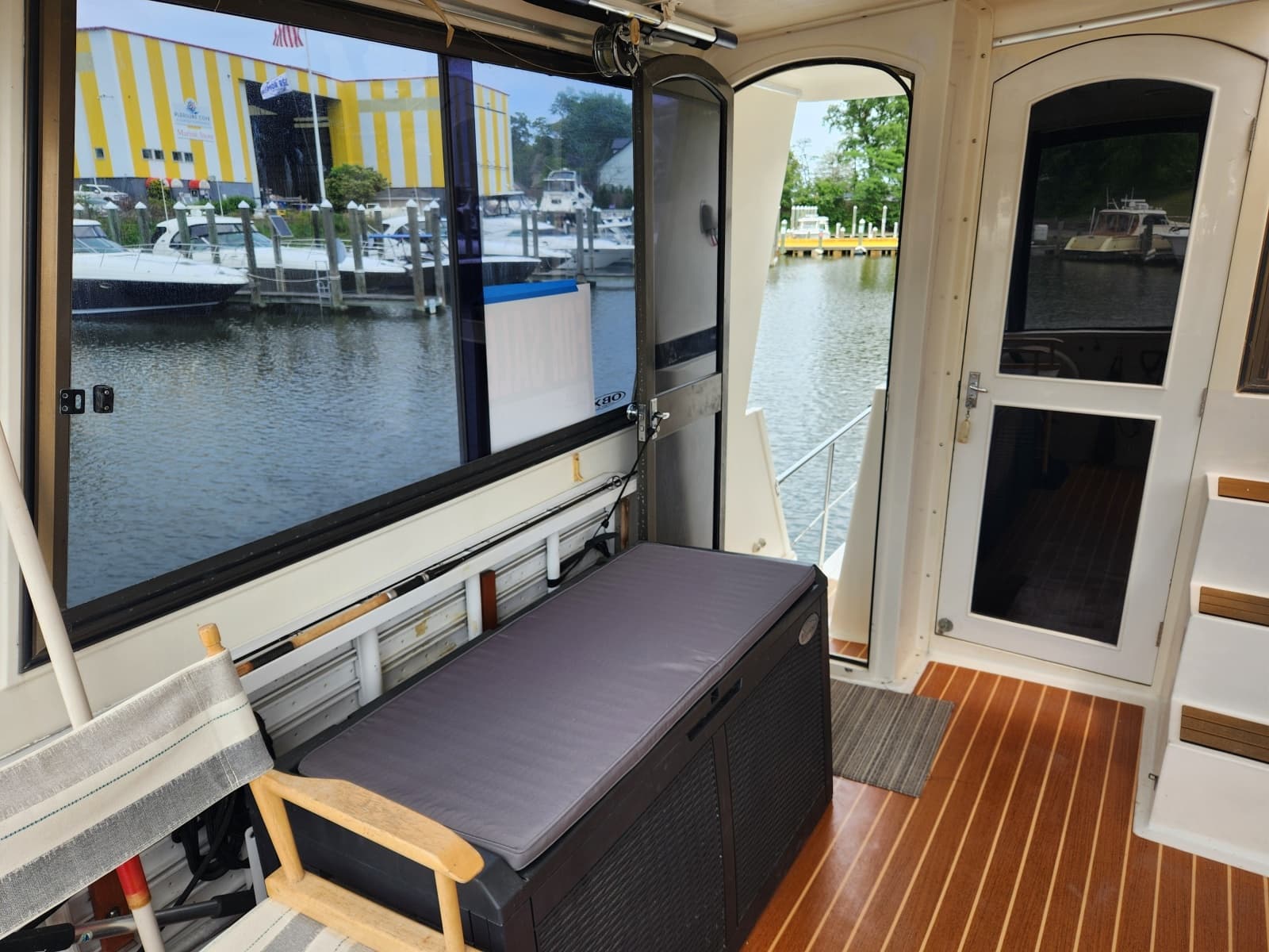 1989 Hyatt Double Cabin Motoryacht - Photo 10