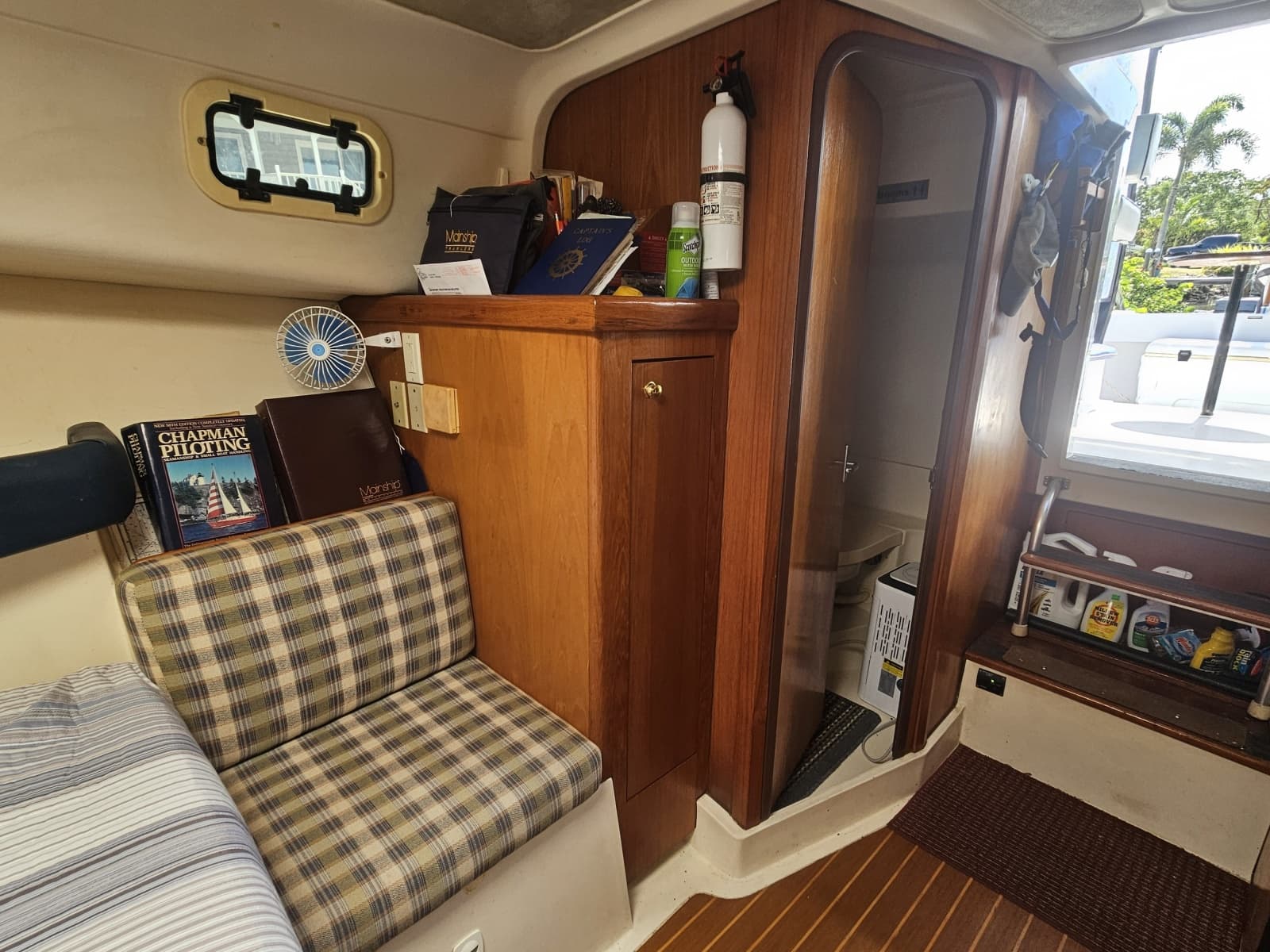 2000 Mainship Pilot 30 - Photo 13