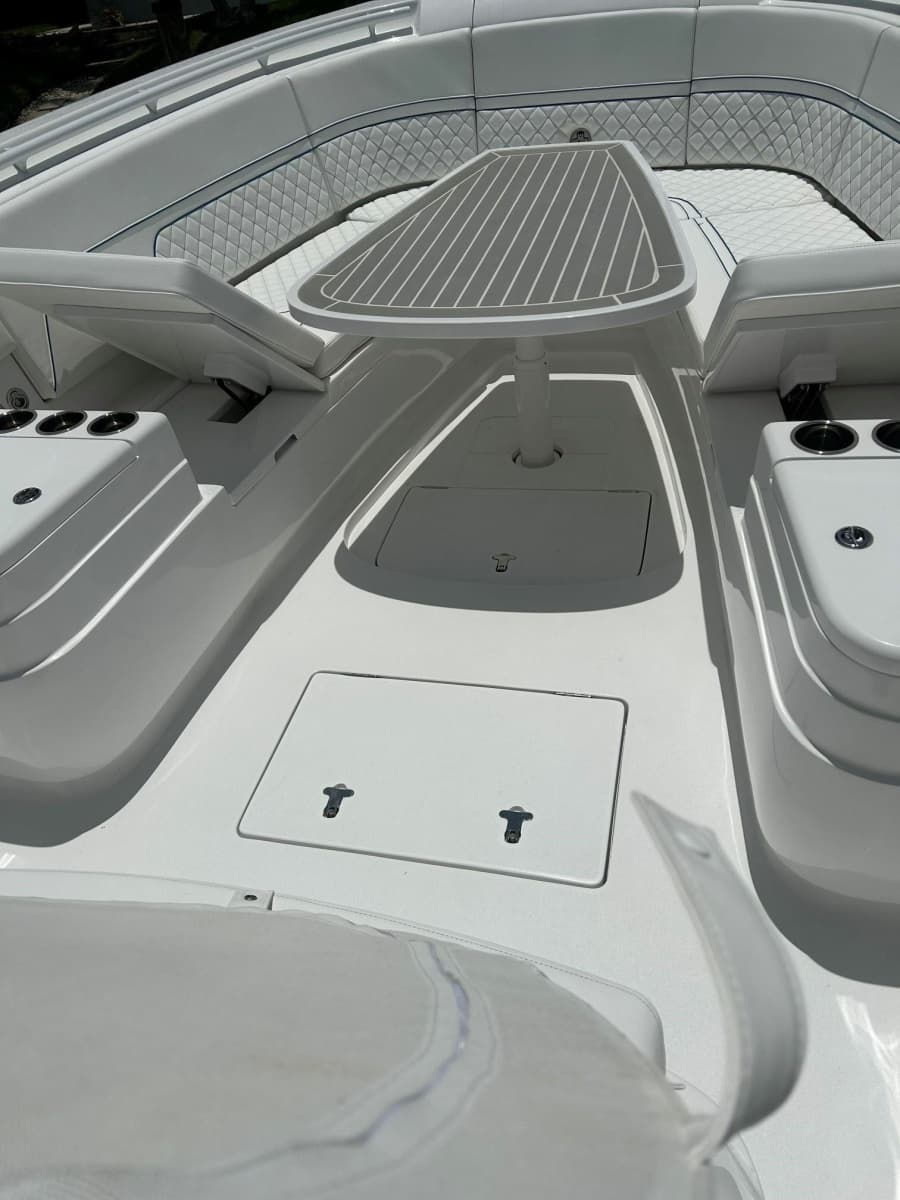 2025 Intrepid 375 Nomad - Photo 17
