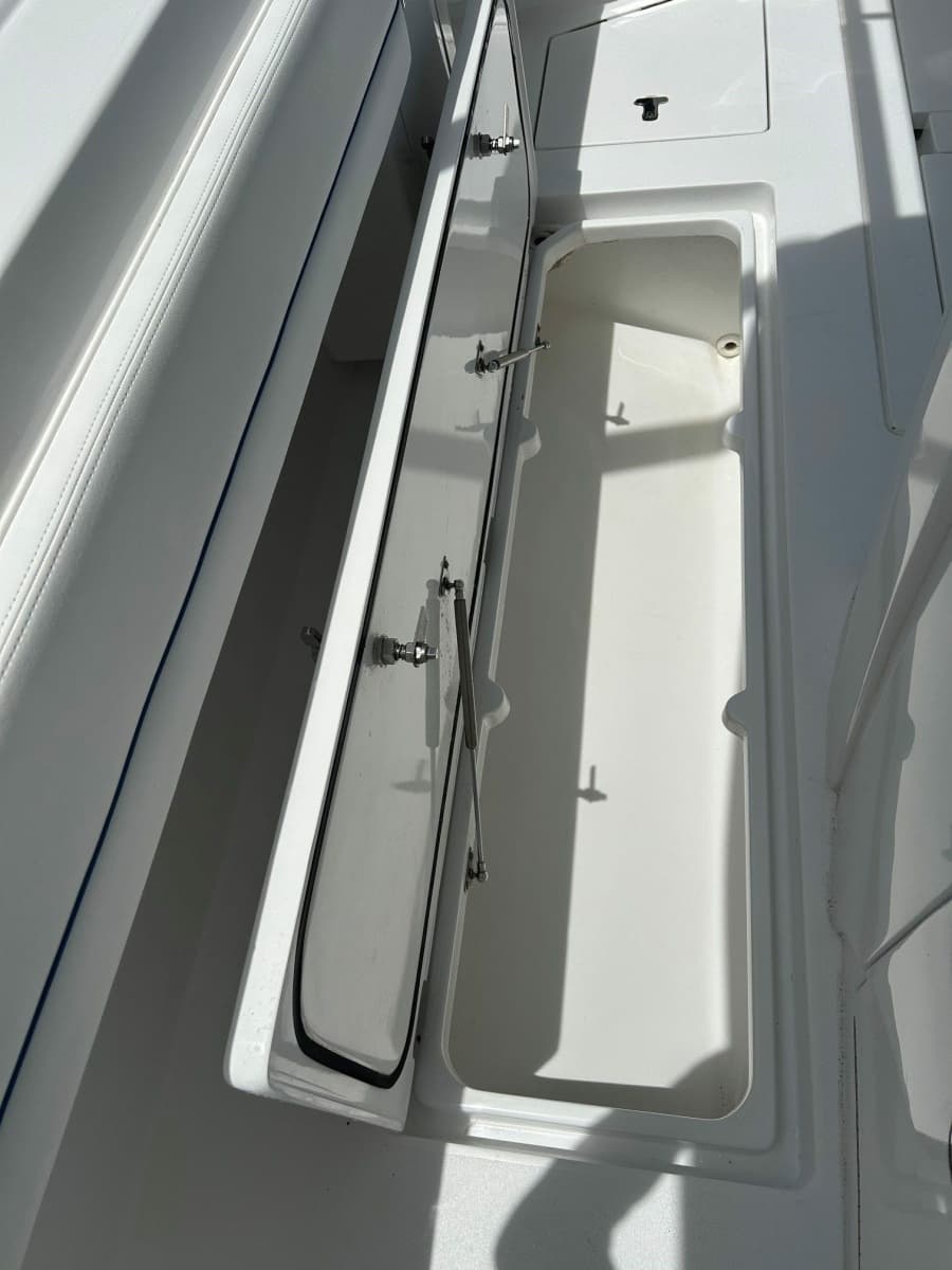 2025 Intrepid 375 Nomad - Photo 20