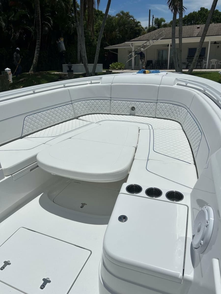 2025 Intrepid 375 Nomad - Photo 12