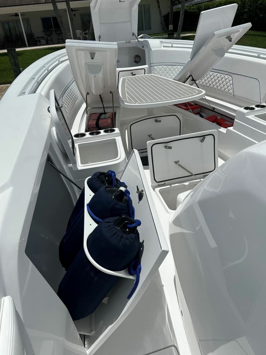 2025 Intrepid 375 Nomad - Photo 16