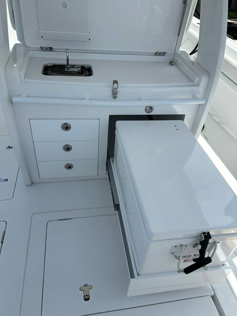 2025 Intrepid 375 Nomad - Photo 30