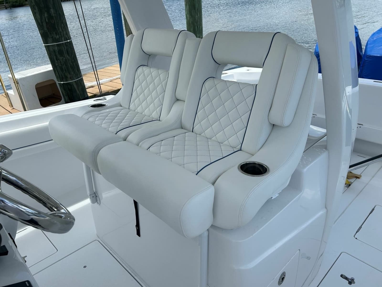 2025 Intrepid 375 Nomad - Photo 6
