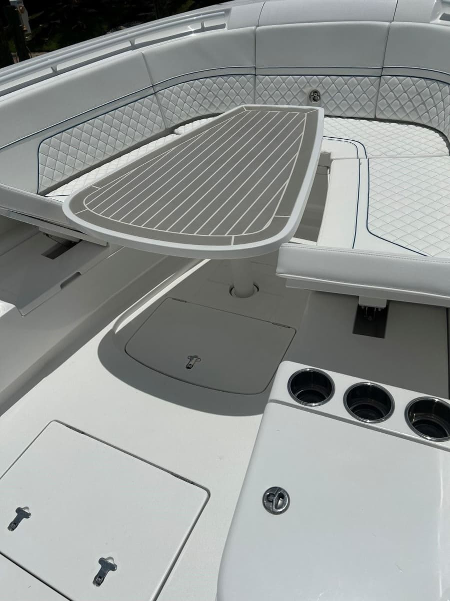 2025 Intrepid 375 Nomad - Photo 18