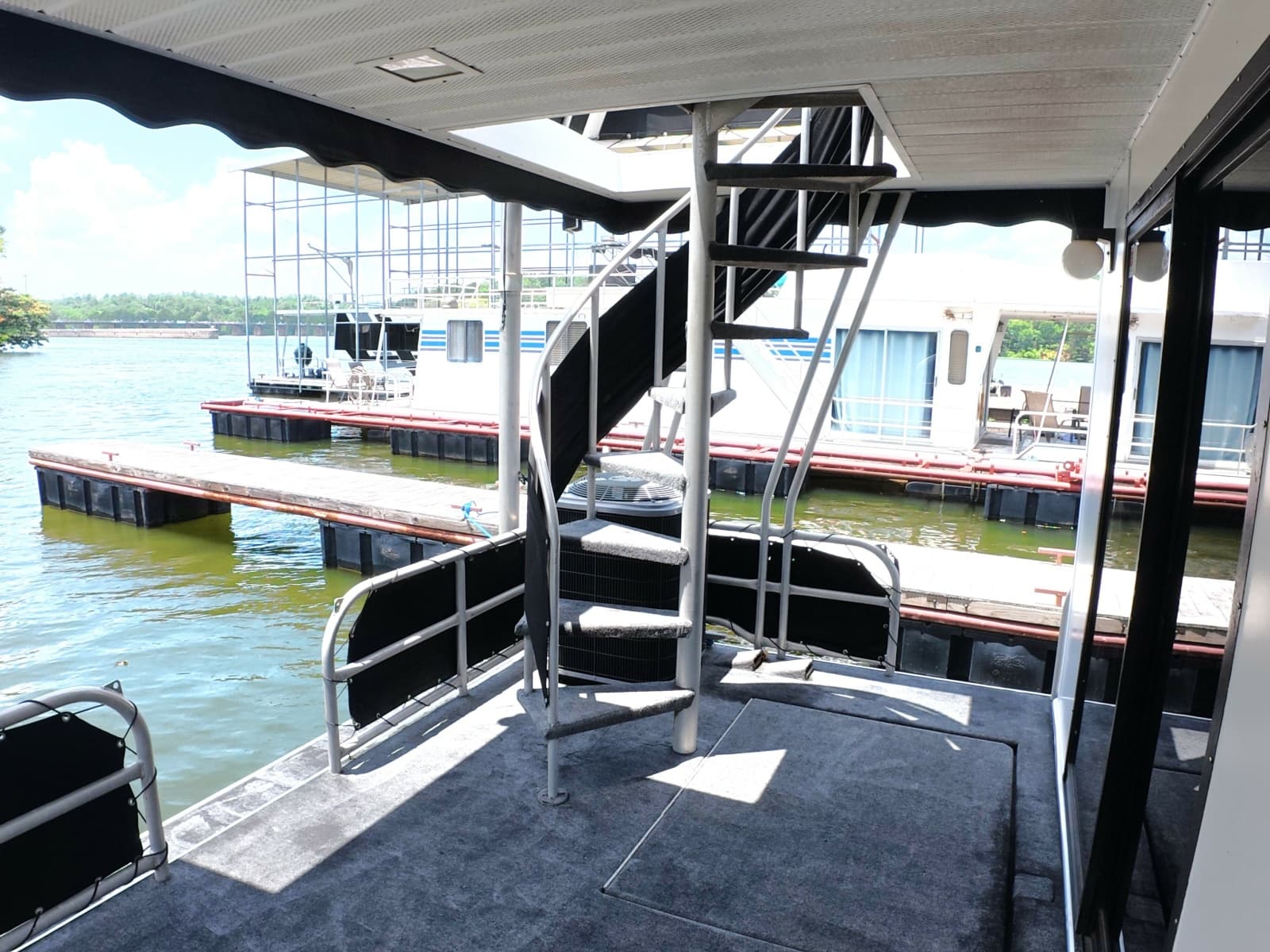 1996 Lakeview 14x56 houseboat - Photo 15