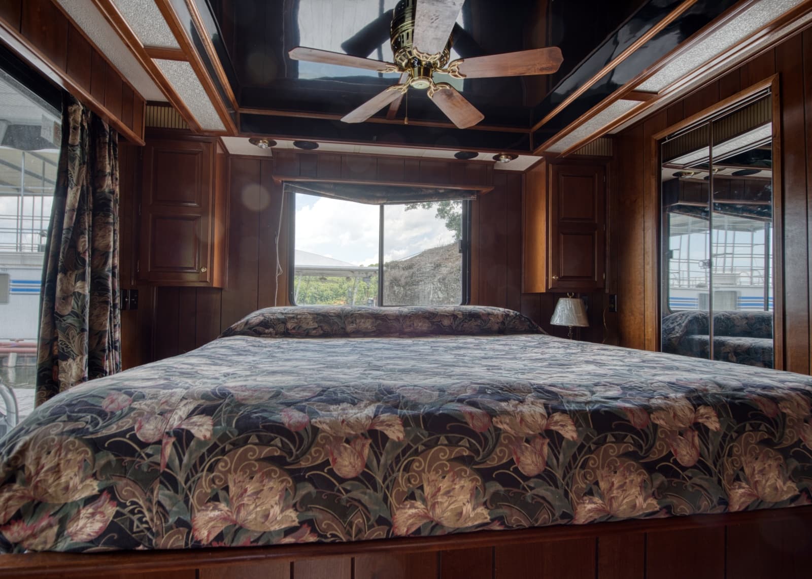 1996 Lakeview 14x56 houseboat - Photo 45