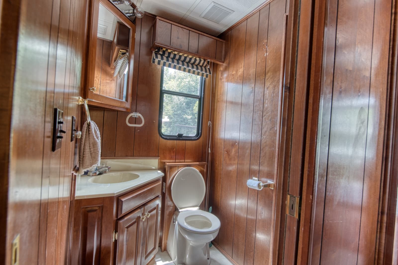 1996 Lakeview 14x56 houseboat - Photo 46