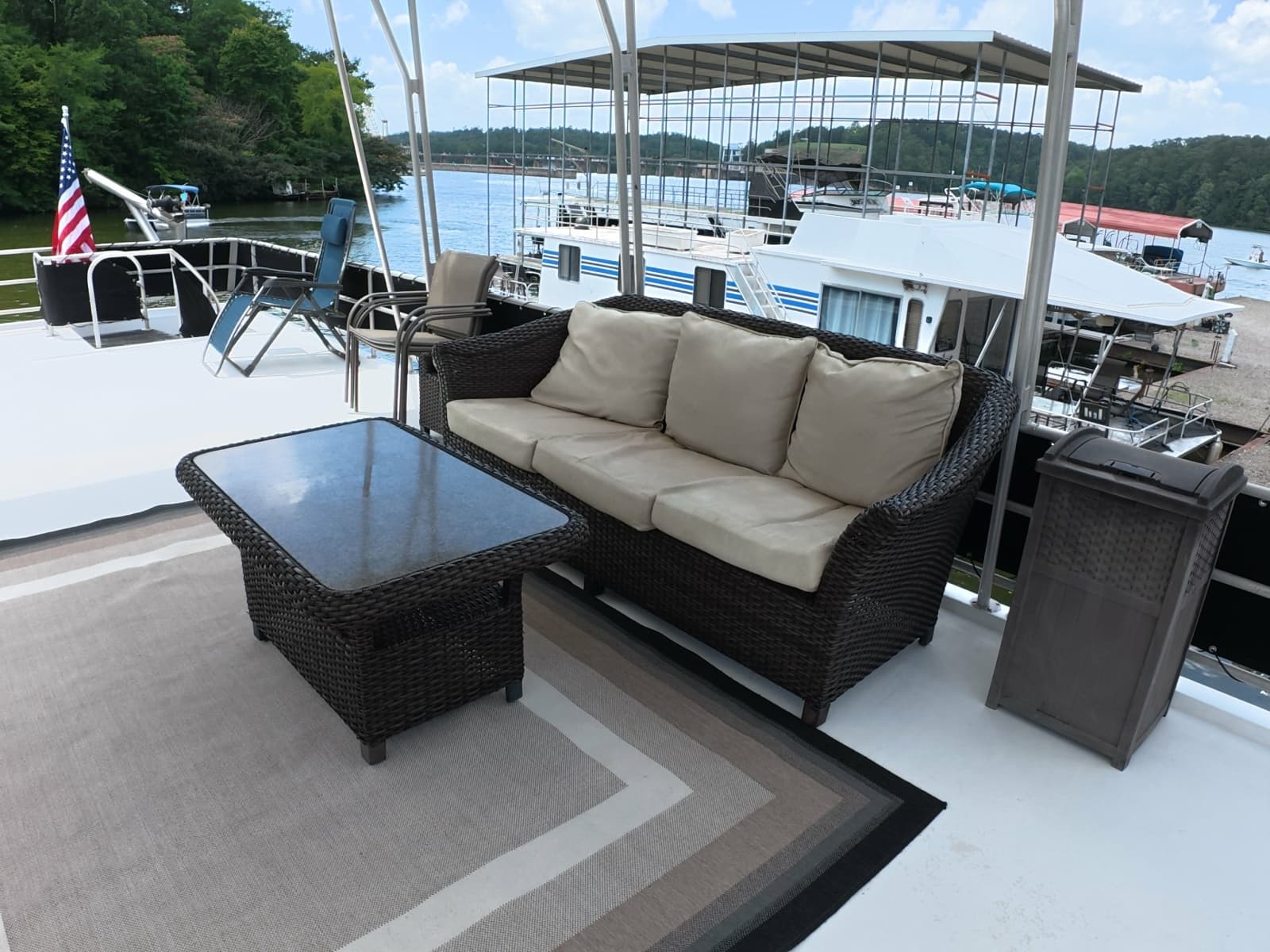 1996 Lakeview 14x56 houseboat - Photo 28