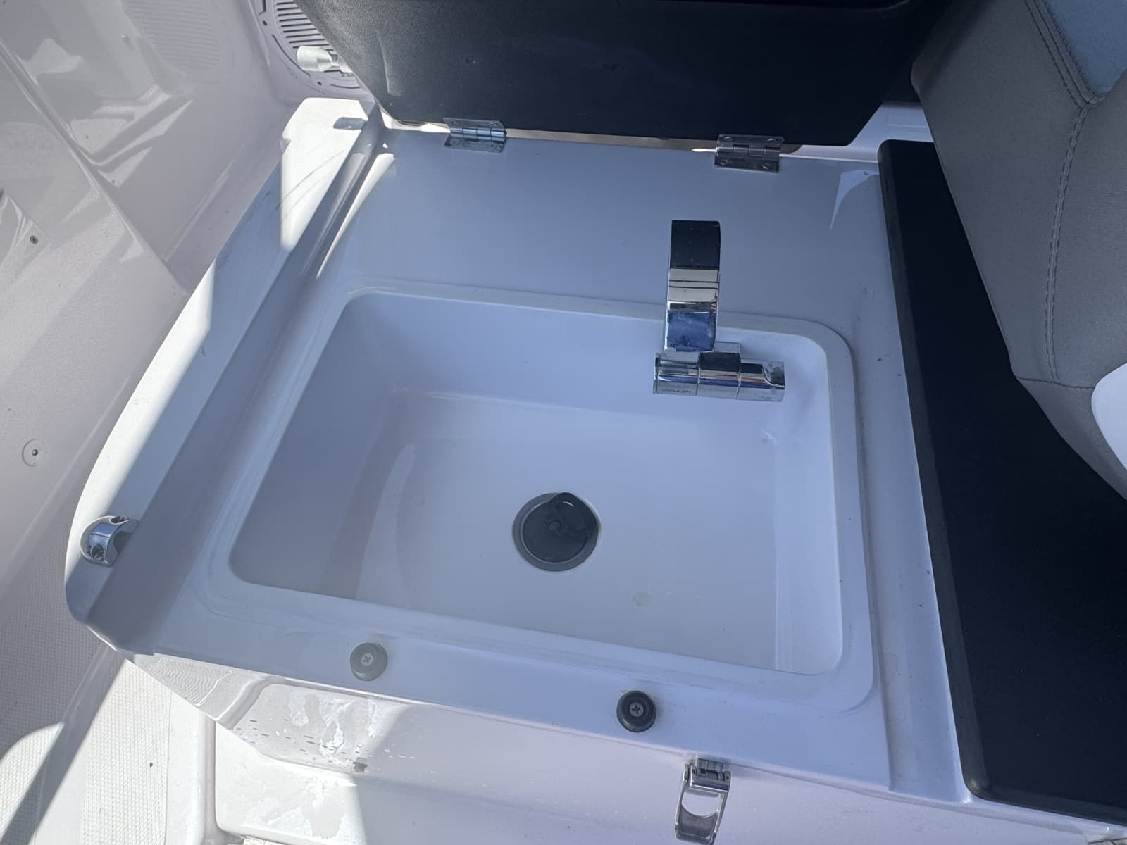 2023 Axopar 25 Cross Top - Photo 15