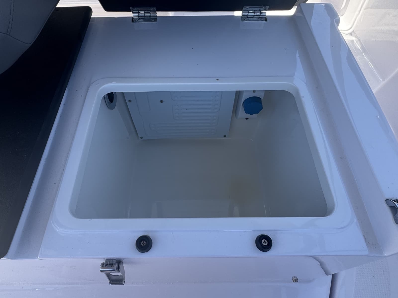 2023 Axopar 25 Cross Top - Photo 14