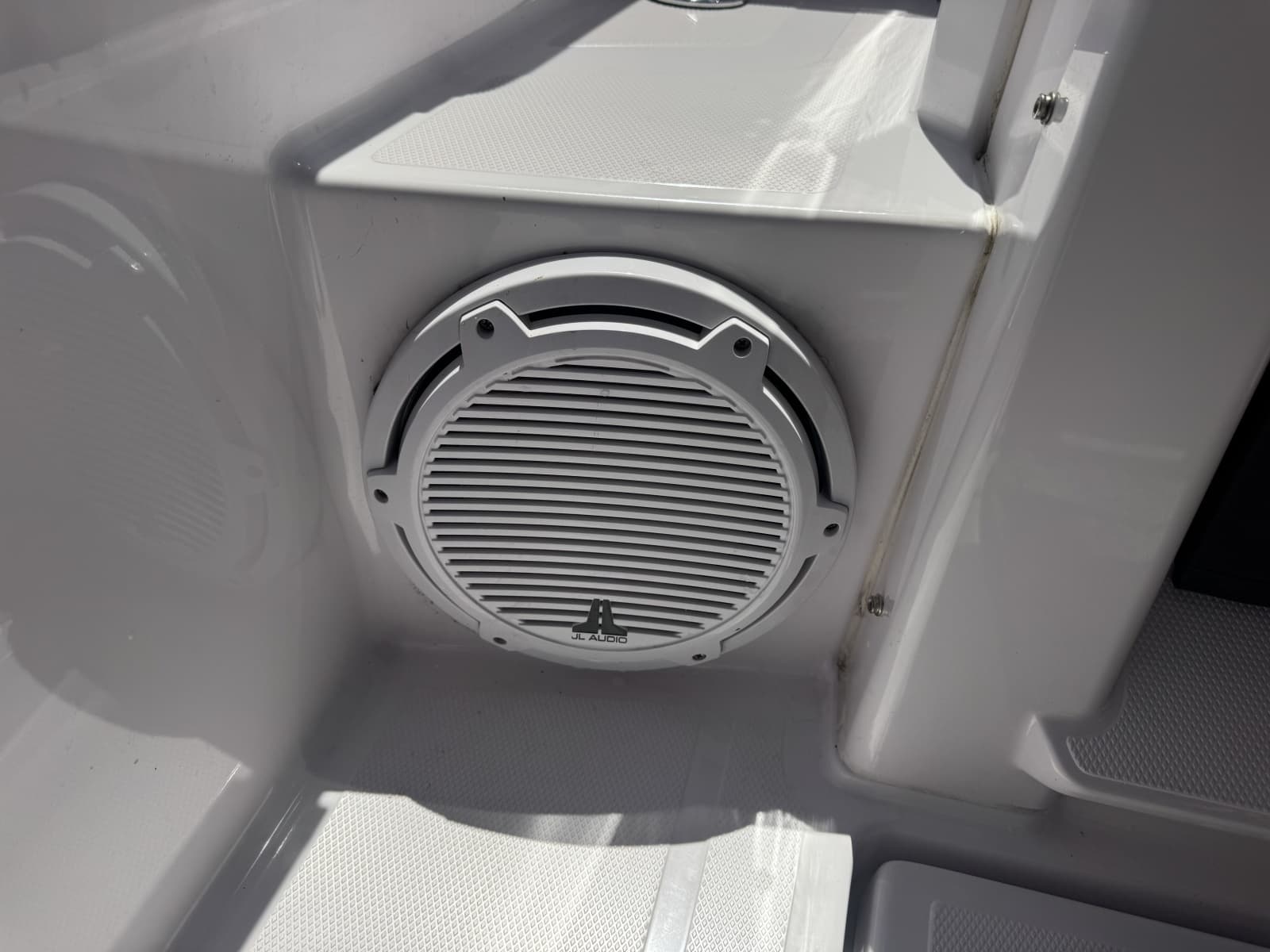 2023 Axopar 25 Cross Top - Photo 18