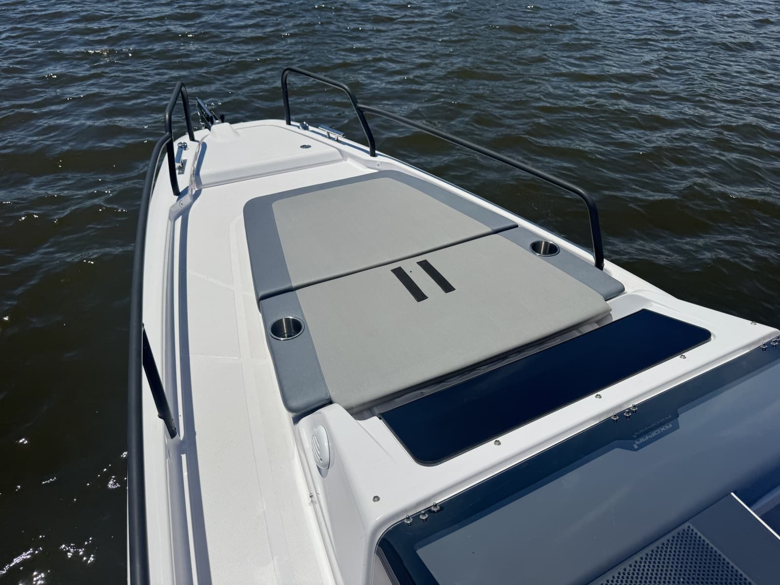 2023 Axopar 25 Cross Top - Photo 10