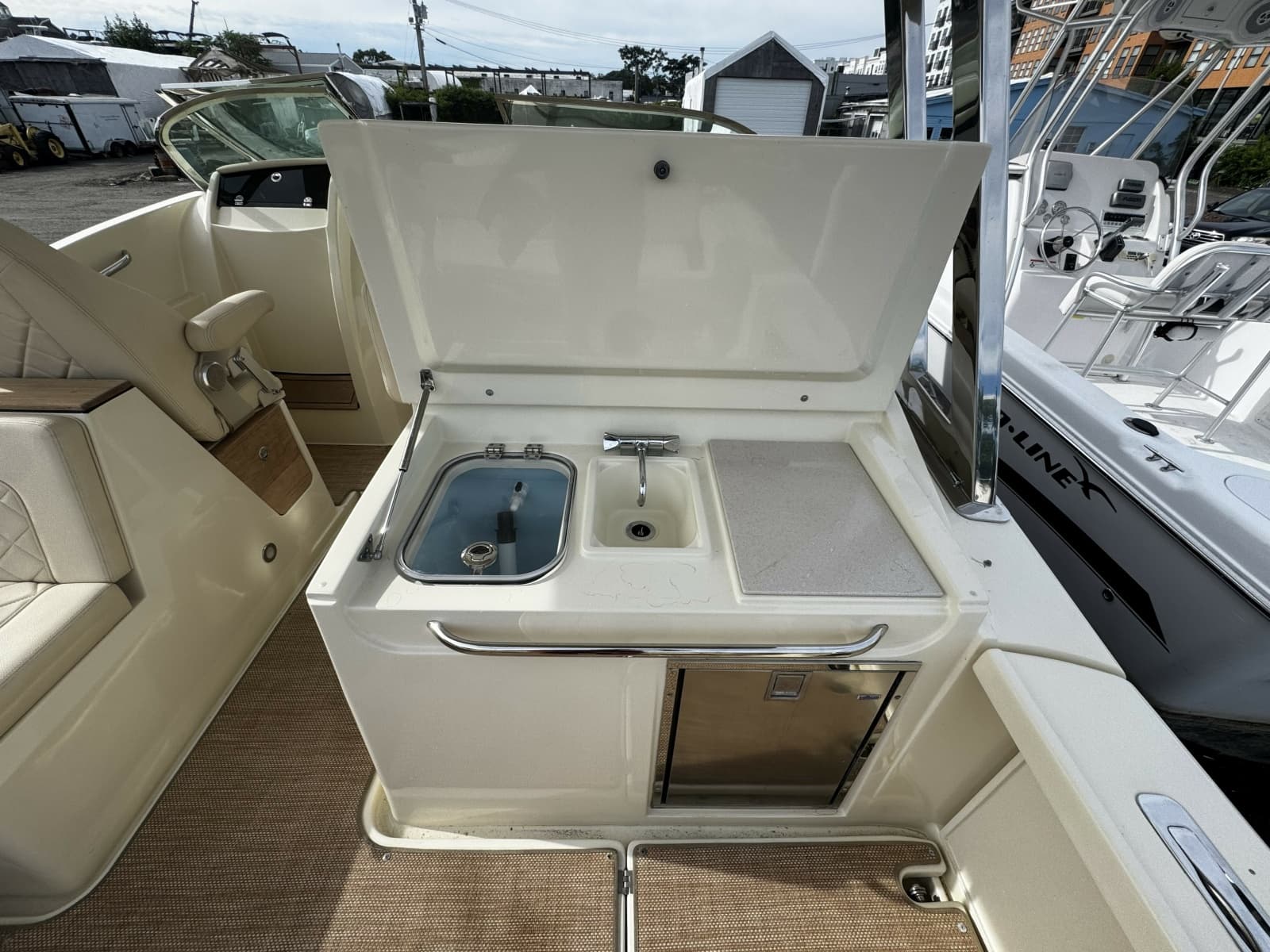 2018 Chris-Craft 30 Calypso - Photo 11