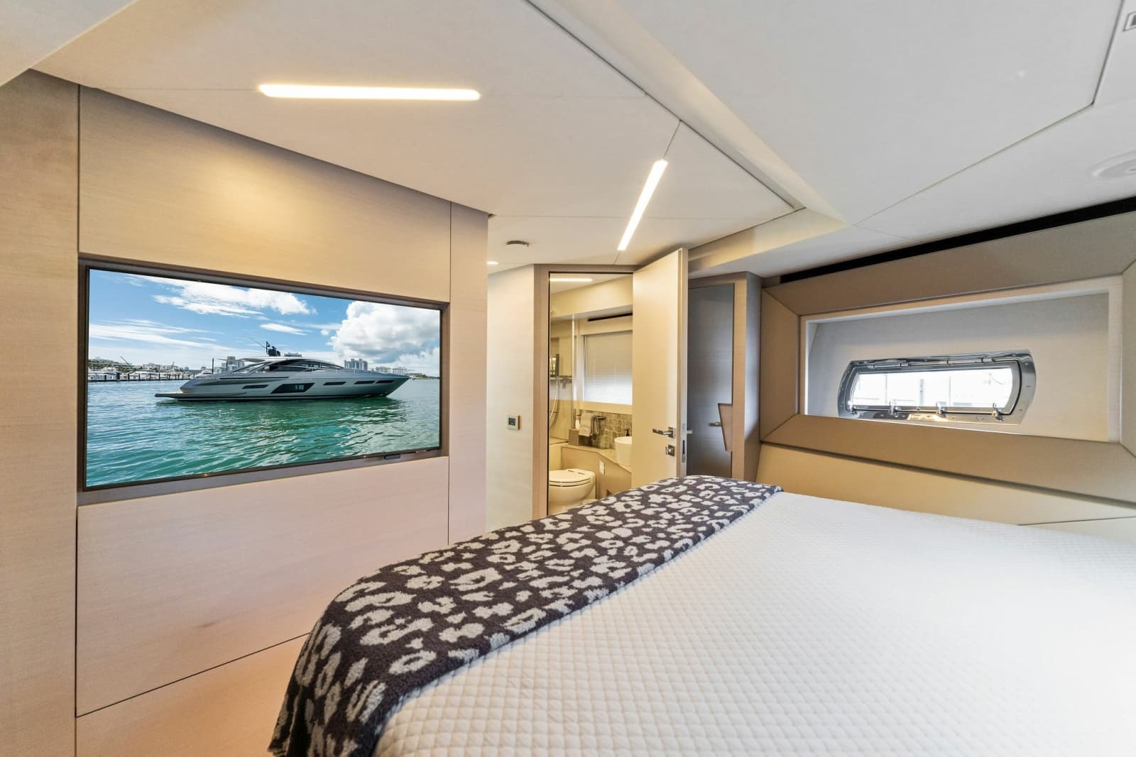 2022 Pershing 7X - Photo 41