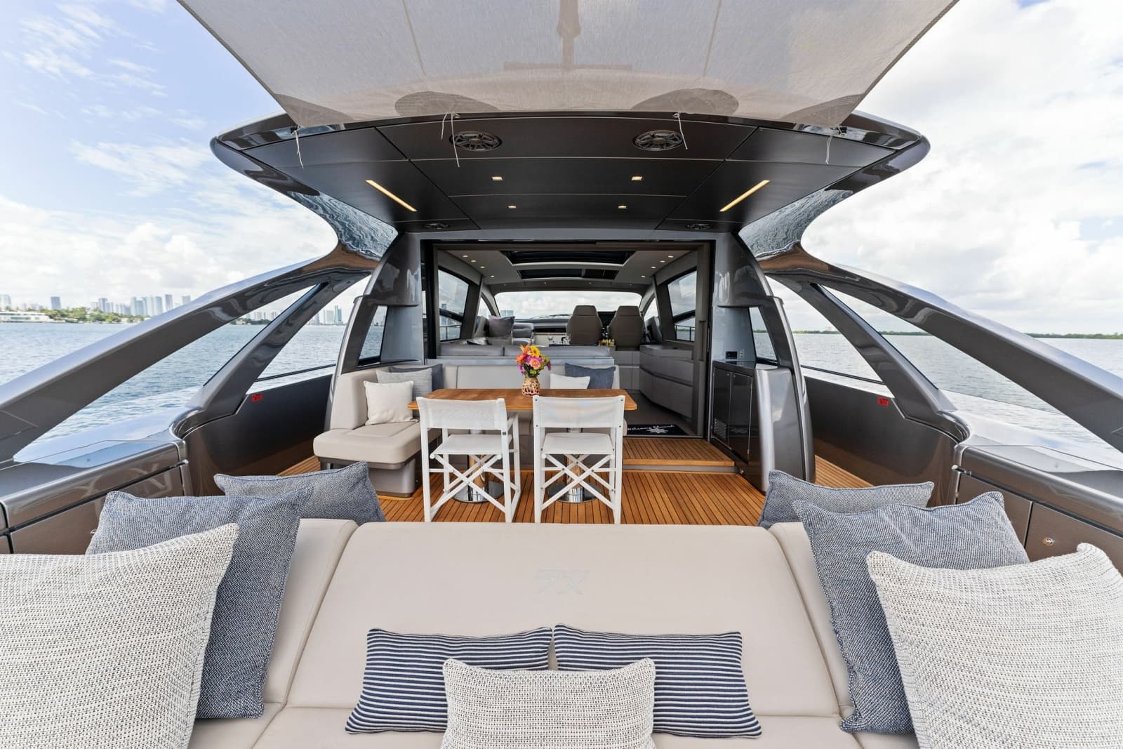 2022 Pershing 7X - Photo 19