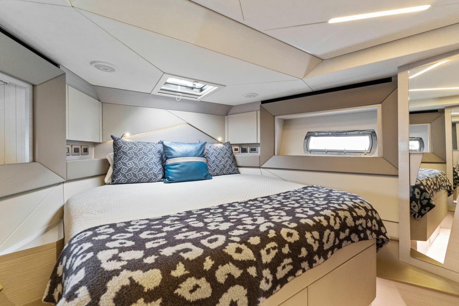 2022 Pershing 7X - Photo 39