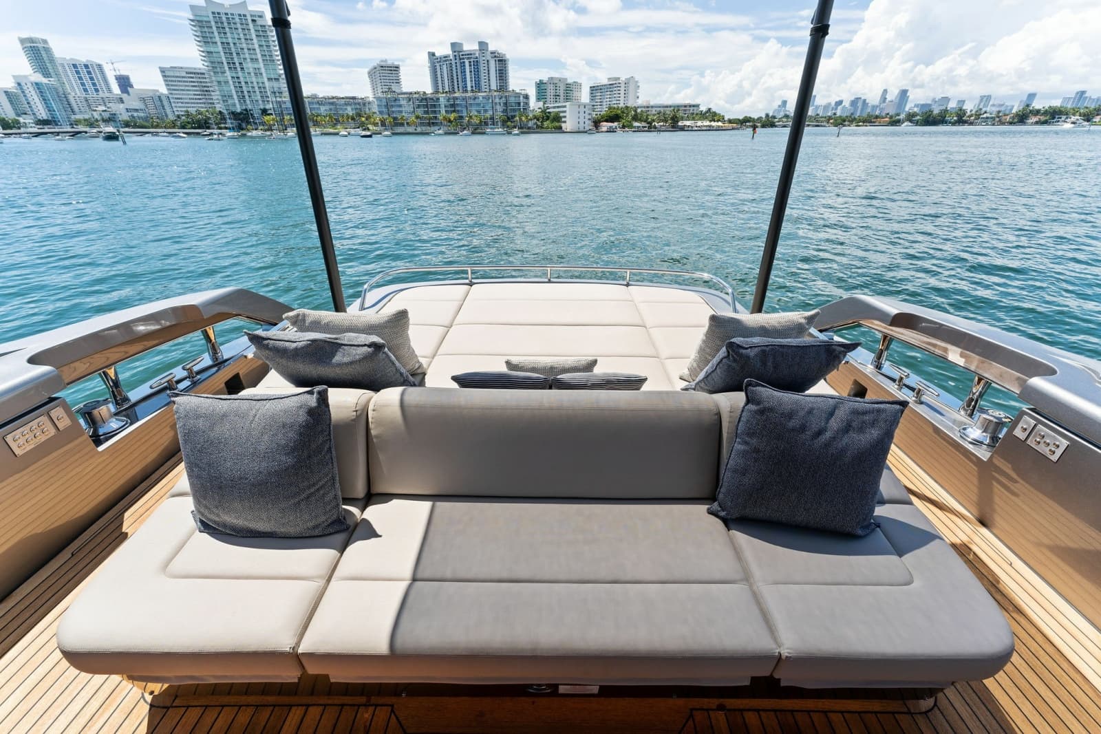 2022 Pershing 7X - Photo 15