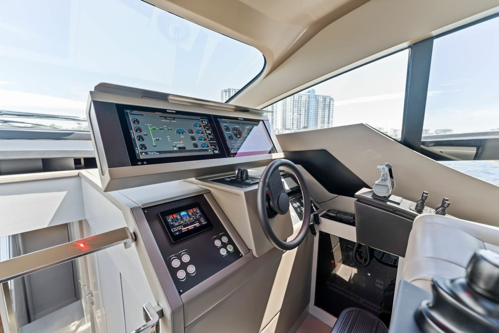 2022 Pershing 7X - Photo 31