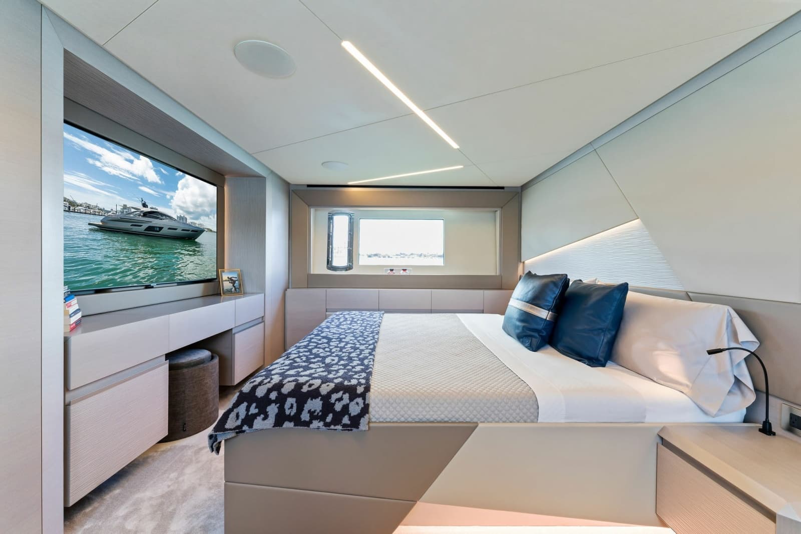 2022 Pershing 7X - Photo 46