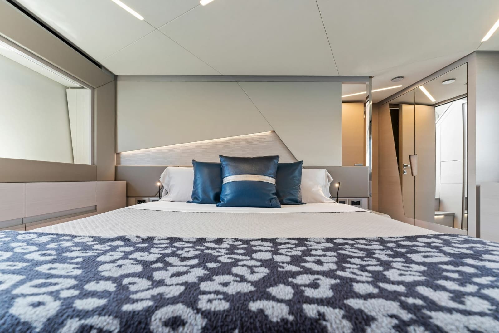 2022 Pershing 7X - Photo 47