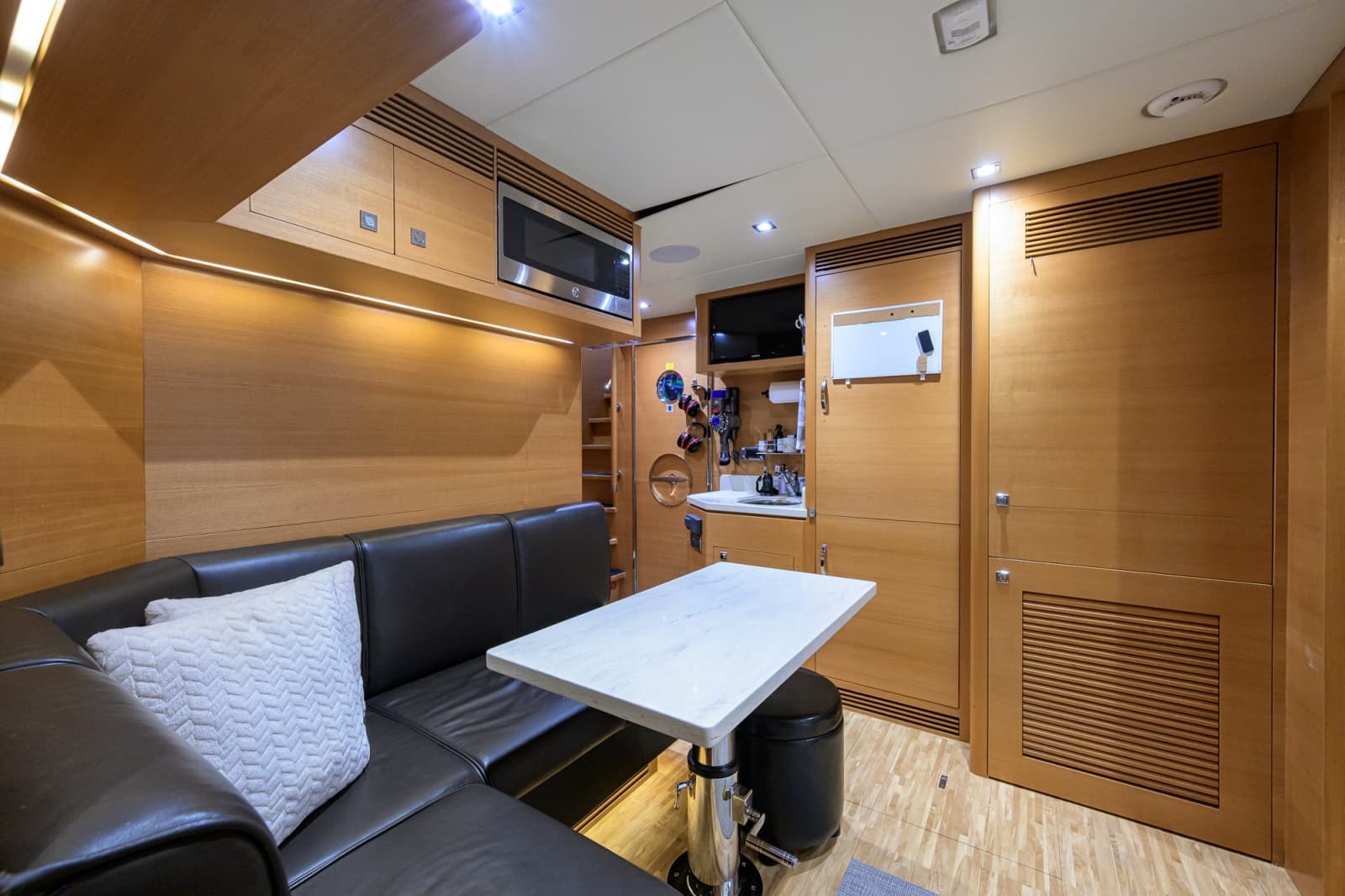 2018 Horizon FD85 - Photo 123